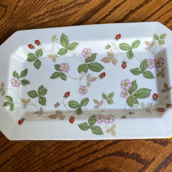 Wedgwood "Wild Strawberry" Long Octagonal Rectangular Tray - Picture 5 of 6